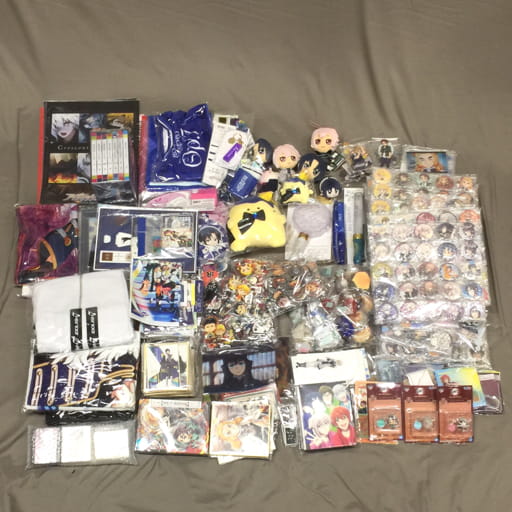 鬼滅の刃 アイドリッシュセブン ペンライト アクスタ 缶バッジ うちわ DVD ぬいぐるみキーホルダー 等 大量まとめ
